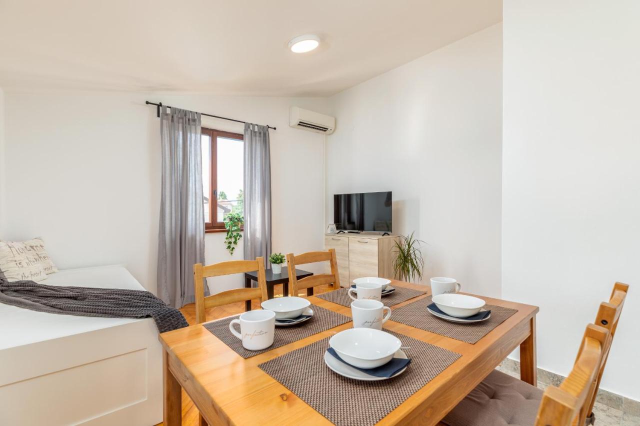 Apartment Tesic Close To The Sea With Shared 4Xbicycles Fažana Kültér fotó